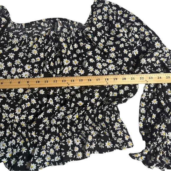 H&M Floral Black Daisy On or Off Shoulder Blouse - Picture 3 of 5